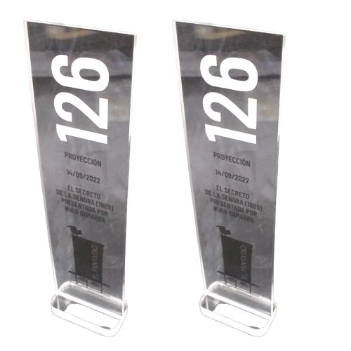 Servicio de grabado en acrílico transparente